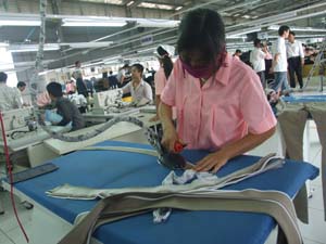 Nhu cầu lao động qua đào tạo của các doanh nghiệp KCN Lương Sơn cần tới hàng nghìn trong những năm tới. Công ty May Hàn Quốc  tại KCN Lương Sơn đang sử dụng hàng trăm lao động.